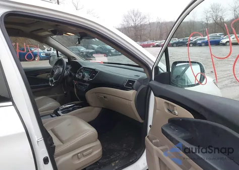 2021 Honda Pilot Awd Touring 8 Passenger z USA, uszkodzony, nr VIN 5FNYF6H96MB038234